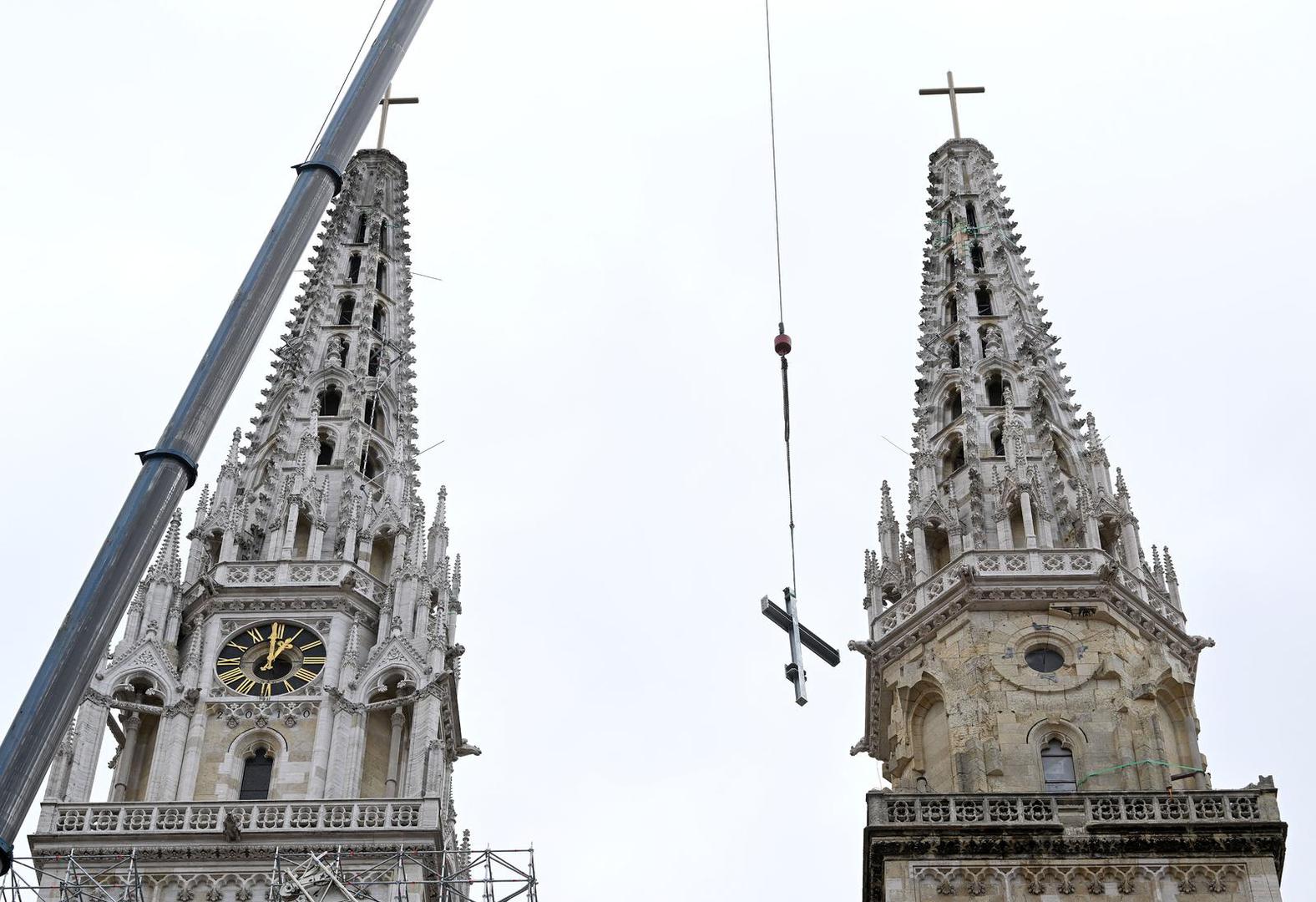 28.03.2023., Zagreb - Postavljanje skele na tornjeve katedrale kako bi se mogla obnovit nakon sto je stradala u potresu.  Photo: Marko Lukunic/PIXSELL