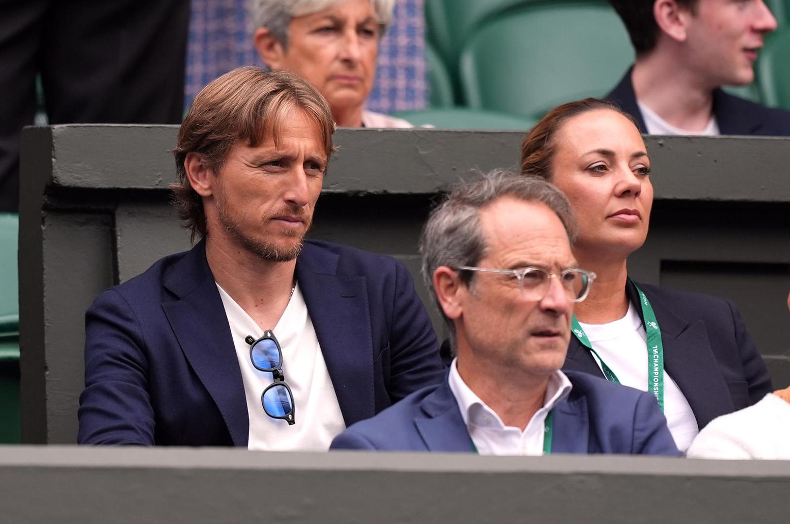 Hrvatski kapetan Luka Modrić veliki je ljubitelj tenisa, a danas gleda polufinalni ogled Wimbledona između Carlosa Alcaraza i Danila Medvedeva. 