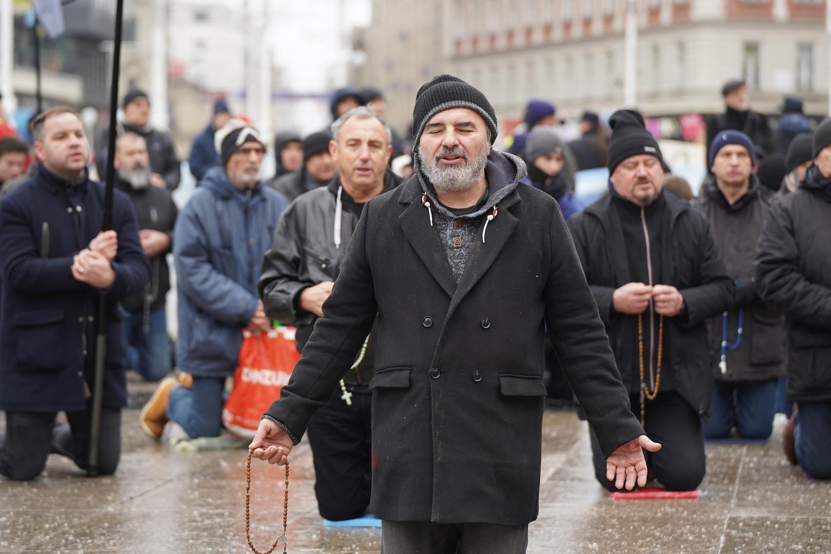 4.1.2025., Zagreb - Kao i svake prve subote u mjesecu, na Trgu bana Josipa Jelačića okupili su se molitelji s jedne strane i prosvjednici sa druge. Photo: Patricija Flikac/PIXSELL