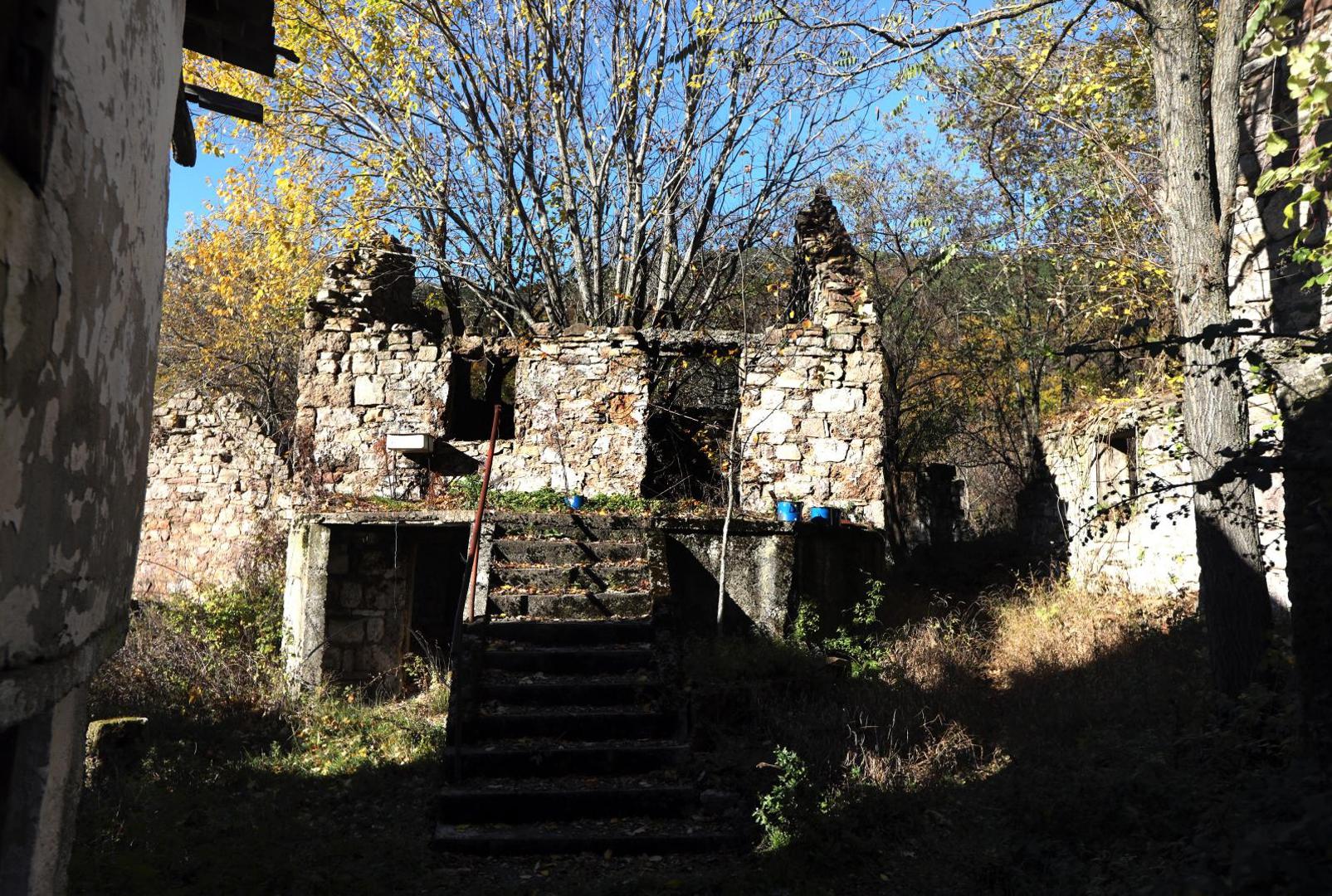 18.11.2020., Mracaj - Reportaza o napustenom selu Mracaj na granici Bosne i Hercegovine i Republike Hrvatske i njegovom jedinom stanovniku Vesi Momicu. Photo: Dusko Jaramaz/PIXSELL