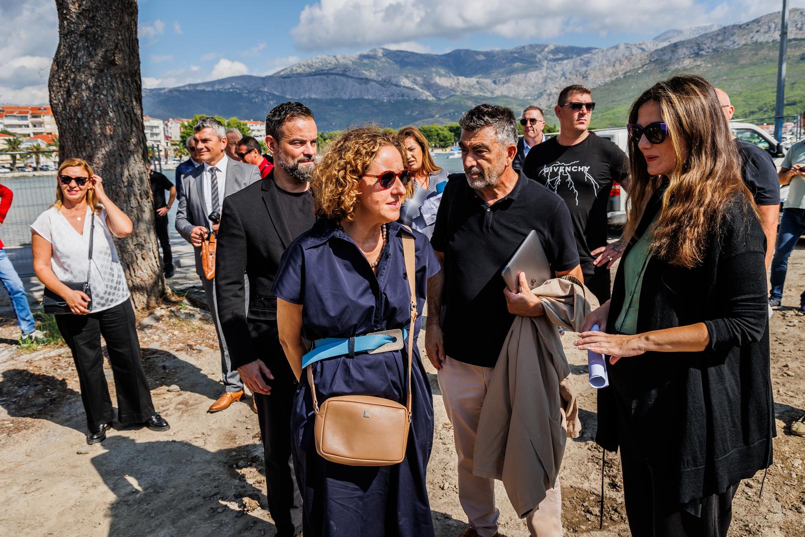 26.09.2024., Stobrec  - Prapovijesno Arheolosko nalaziste u centru Stobreca posjetila je ministrica Nina Obuljen Koezinek u pratnji Marine Ugarkovic. Photo: Zvonimir Barisin/PIXSELL