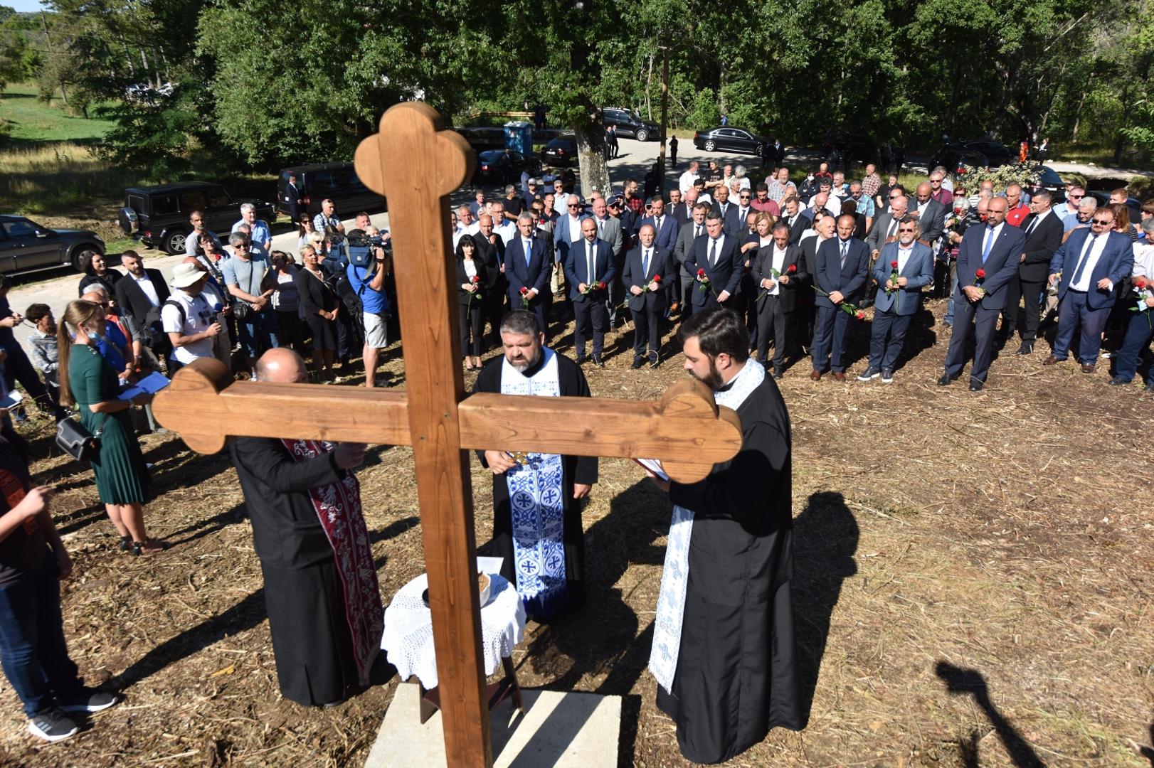 25.08.2020., Plavno - U organizaciji Srpskog narodnog vijeca u Plavnom i Gruborima organizirana komemoracija za civilne zrtve rata ubijene nakon Vojno-redarstvana akcije Oluja.
Photo: Hrvoje Jelavic/PIXSELL