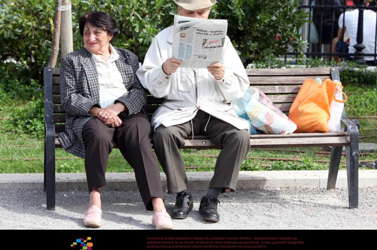 '08.04.2011., Rijeka - Umirovljenici u parku opustaju se na razlicite nacine. Photo: Nel Pavletic/PIXSELL'