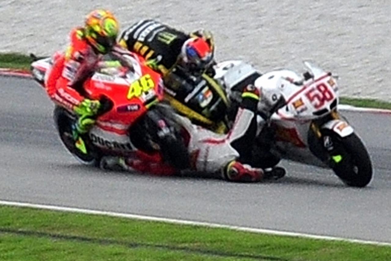 'Ducati rider Valentino Rossi (L) of Italy, Yamaha rider Colin Edwards (top) of the US, and Honda rider Marco Simoncelli (C) of Italy collide at turn 11 of the Sepang racing circuit during the Malaysi