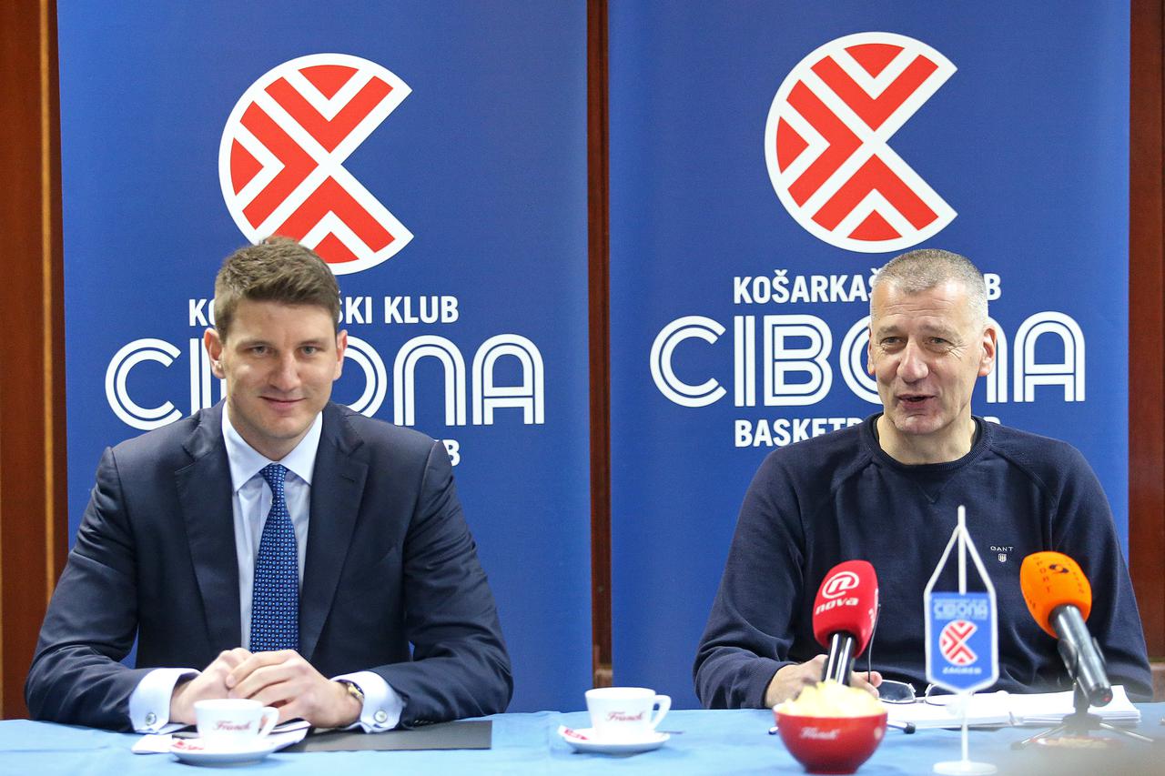 20.03.2015., Zagreb - Ivan Artukovic, clan uprave Franka, i Aleksandar Petrovic na konferenciji za novinare KK Cibona.  Photo: Igor Kralj/PIXSELL