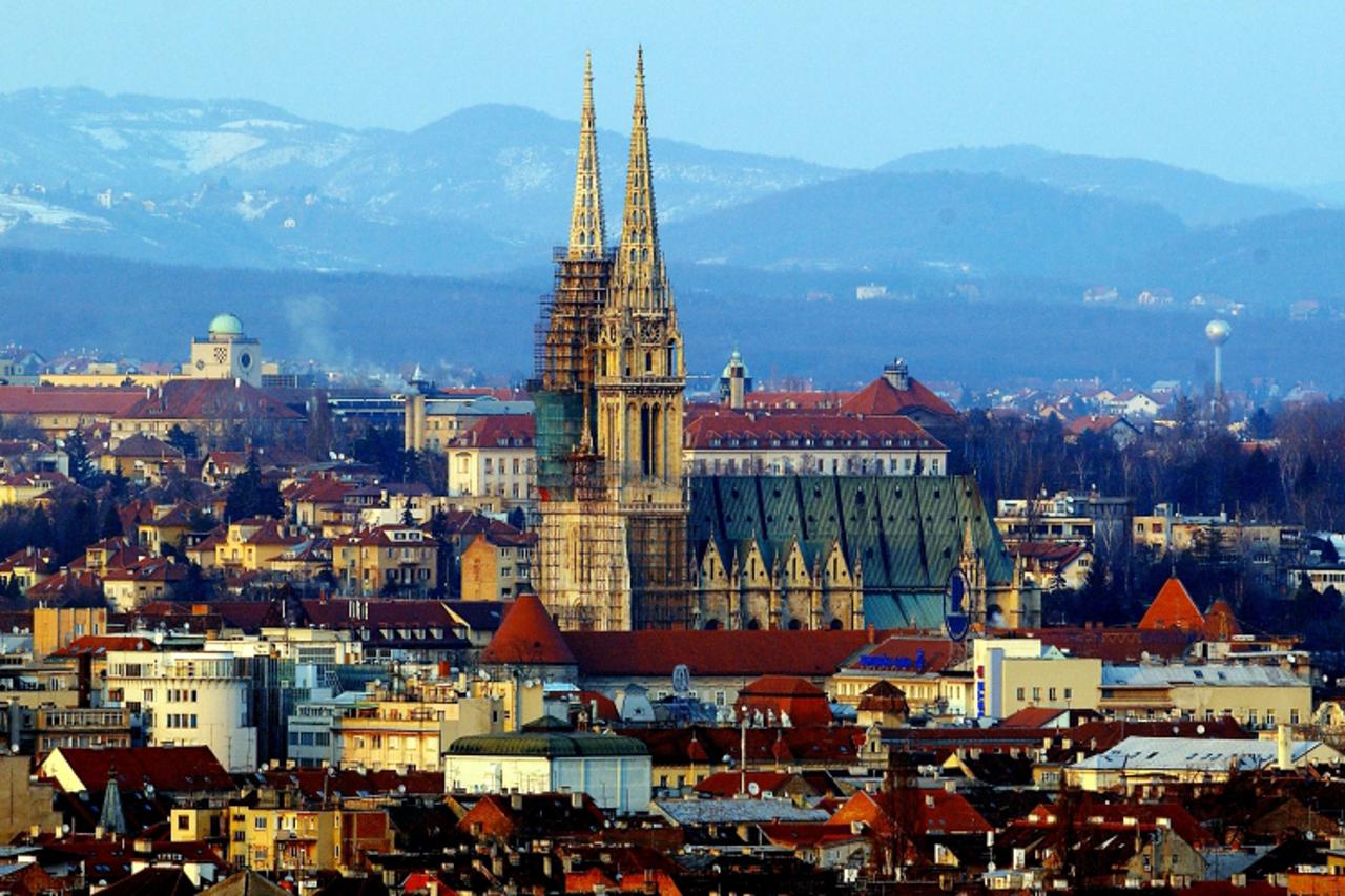 \'gradska........zagreb.......20.02.2005.zagreb , panorama grada ,zagrebcka katedralafoto: IGOR KRALJ\'