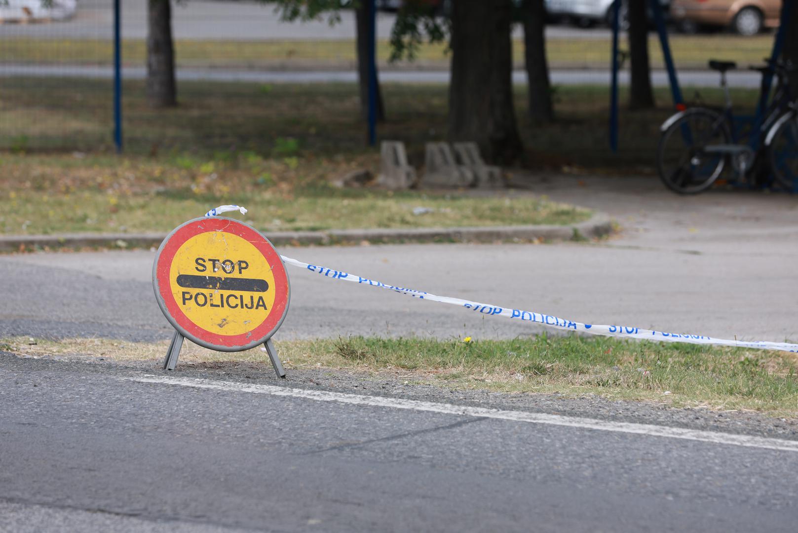 Vatrogasci su cijelu noć dežurali na mjestu požara koji je u srijedu u poslijepodnevnim satima izbio u tvrtki Drava International u Brijestu kod Osijeka. 