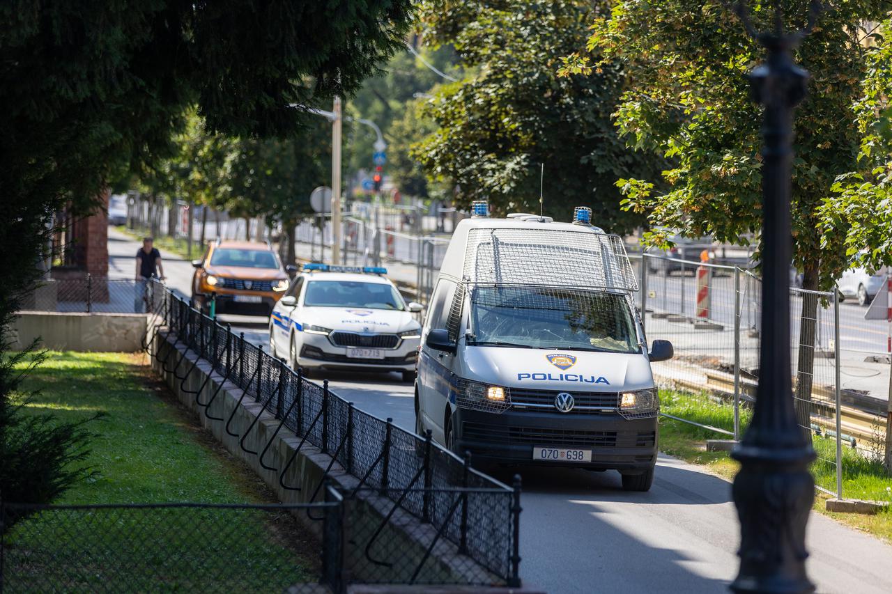 Osijek: Privođenje petorice uhićenih za ratni zločin sucu istrage na Županijskom sudu