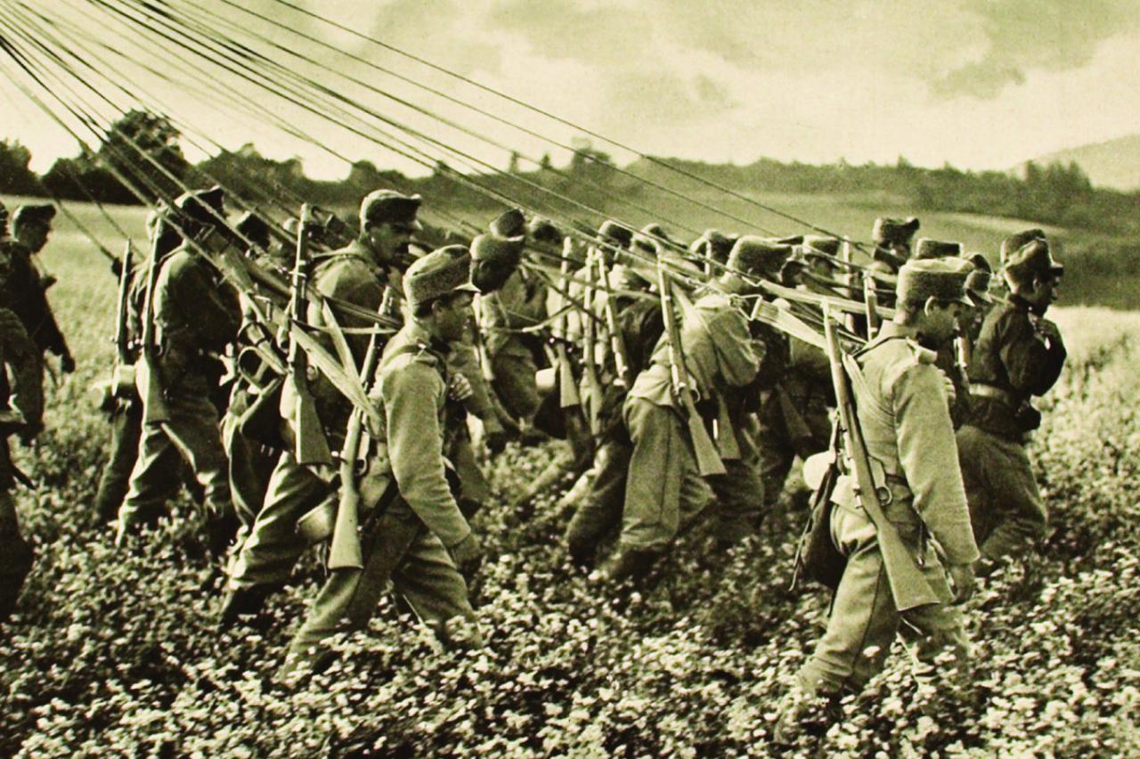 Balonska jedinica pripadnika austro-ugarskog pješaštva prizemljuje izvidnički balon