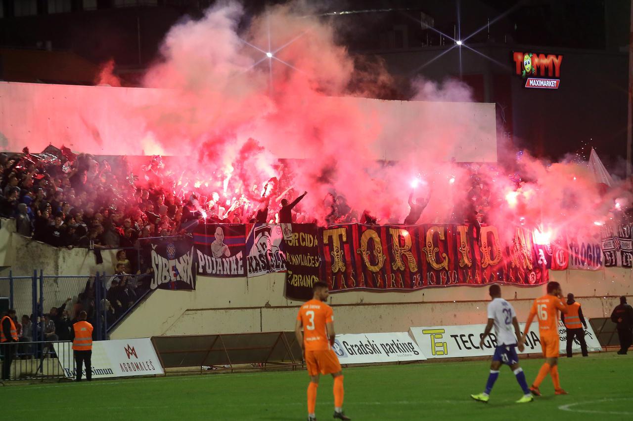 Šibenik: Torcida "zapalila" tribine tijekom utakmice Šibenika i Hajduka