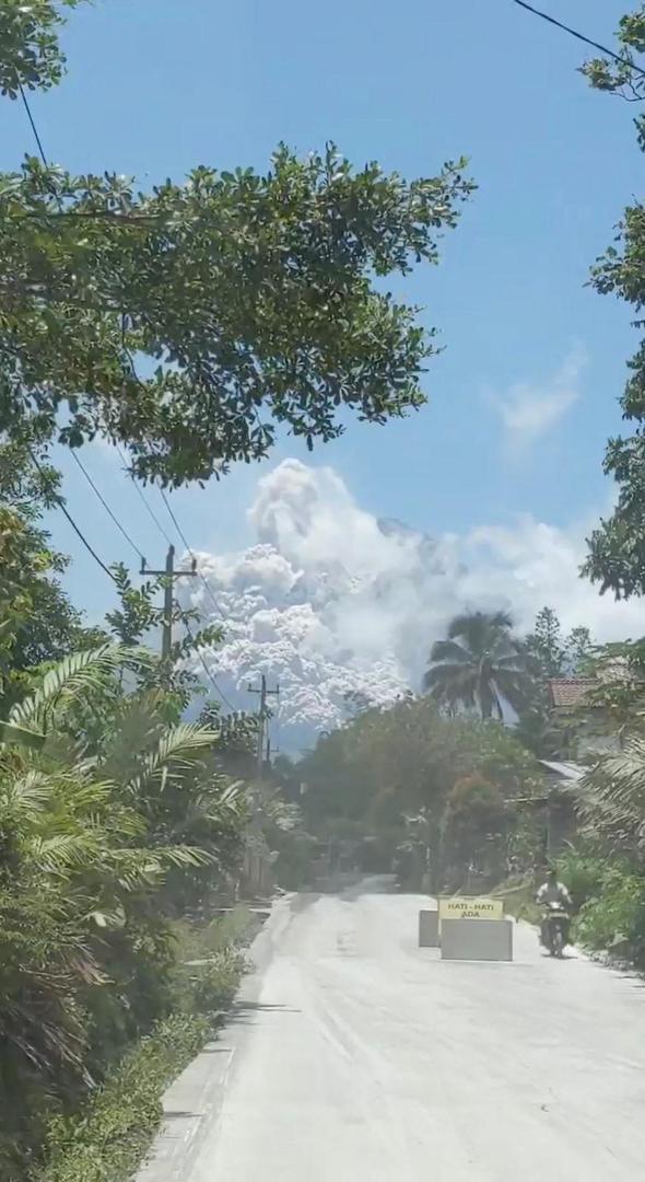 Mount Merapi volcano erupts, as seen from Magelang, Central Java province, Indonesia, March 11, 2023, in this screengrab obtained from a video. Niko Khoirul Anam/Handout via REUTERS  THIS IMAGE HAS BEEN SUPPLIED BY A THIRD PARTY. MANDATORY CREDIT. NO RESALES. NO ARCHIVES Photo: NIKO KHOIRUL ANAM/REUTERS