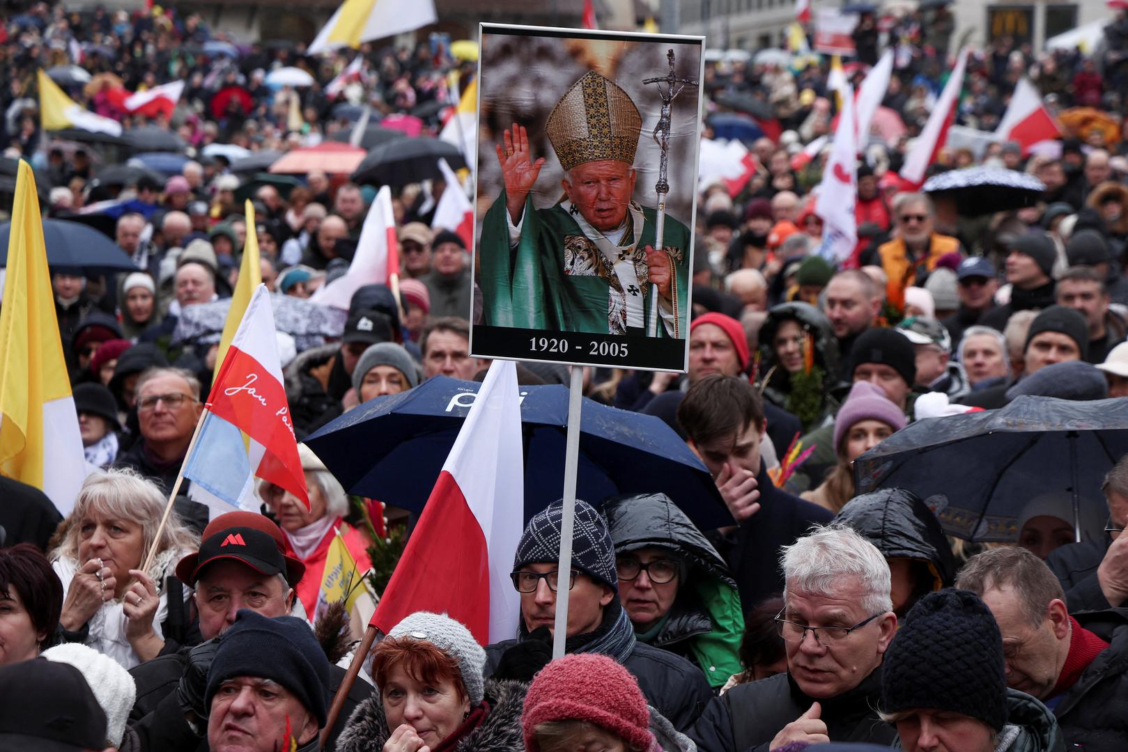 People march in defense of late Pope John Paul II on his death anniversary in Warsaw, Poland, April 2, 2023. REUTERS/Kacper Pempel Photo: KACPER PEMPEL/REUTERS