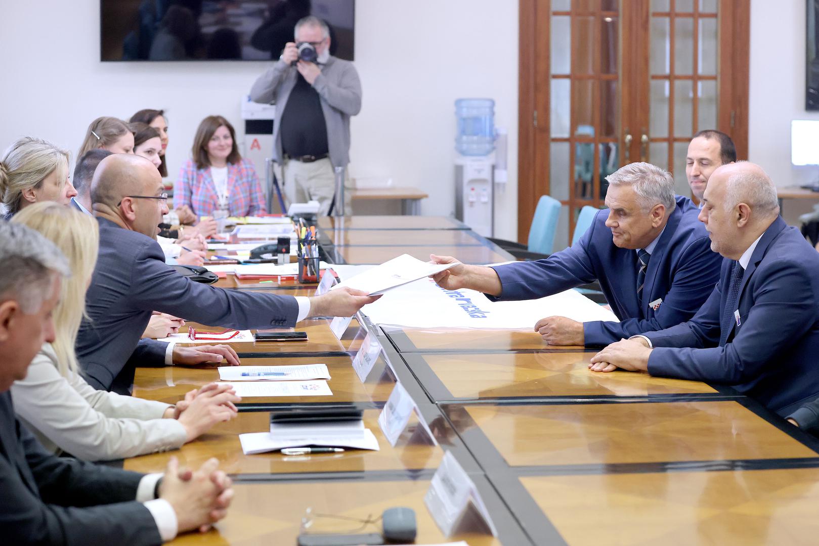 23.04.2024., Zagreb - Stranka Pravedna Hrvatska predala je kandidacijsku listu za Europski parlament Drzavnom izbornom povjerenstvu u Hrvatskom saboru.

 Photo: Patrik Macek/PIXSELL