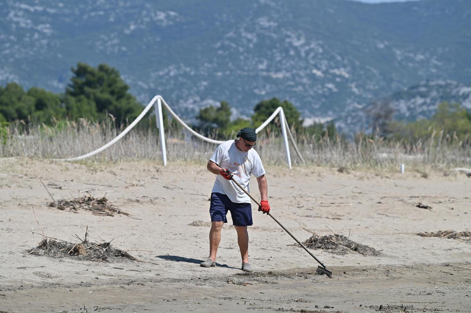 22.04.2023, Ploce, Usce Neretve -. 
Udruga Sunce  s drugim udrugama  sudjelovala je  u akciji Rezolucija zemlja u organizaciji Vecernjeg lista cisteci podrucje plaze na uscu rijeke Neretve . Photo: Matko Begovic/PIXSELL