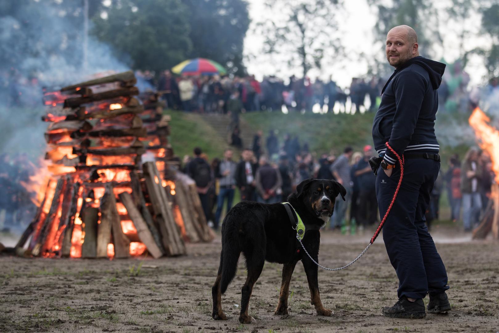 Paljenje Trnjanskih kresova u povodu 74. obljetnice oslobodjenja Zagreba na nasipu kod mosta Slobode. 