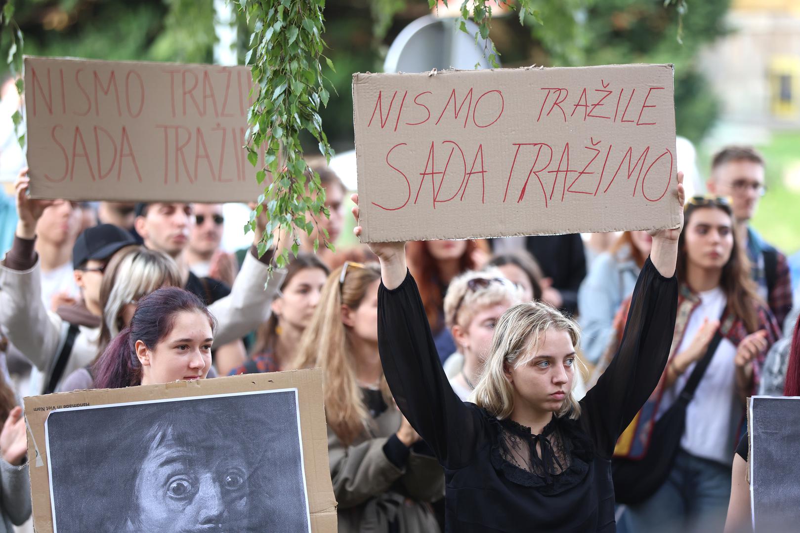 30.10.2023., Zagreb - Prosvjed protiv povratka profesora Ozrena Prohica na fakultet. Okupljeni su ispred glavne zgrade ADU i preko zvucnika usmjerenog prema ADU pustili snimku zlostavljanja prof. Prohica. Takodjer su na prosvjedu predstavili zahtjeve za koje vjerujemo da su od velike vaznosti kako bi se studente stvarno zastitilo od neprimjerenog ponasanja profesora, te kako bi se sustav “Nismo trazile” poboljsao tako da zaista stiti i daje podrsku zrtvama seksualnog uznemiravanja, napastovanja na ADU i ostalim obtazovnim institucijama. Photo: Sanjin Strukic/PIXSELL