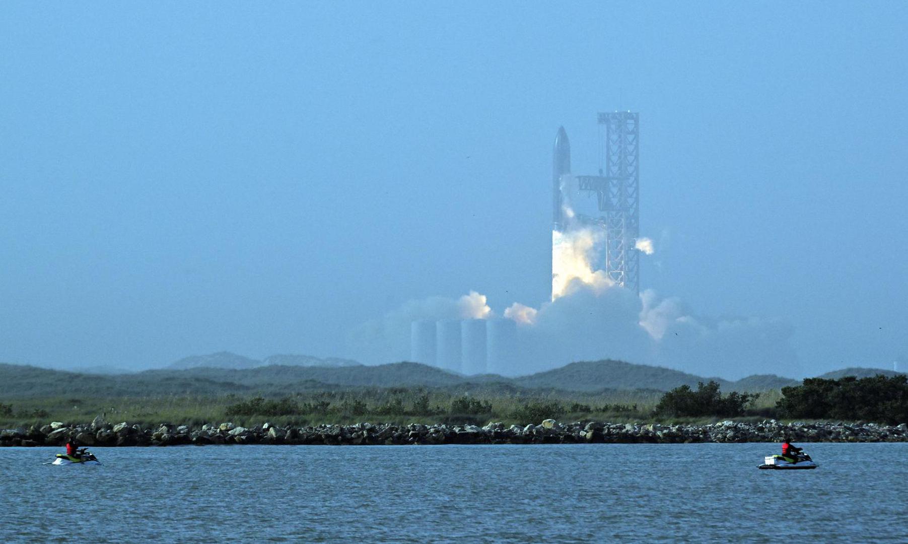 SpaceX’s Starship lifts off from the company’s Boca Chica launchpad on an orbital test mission, near Brownsville, Texas, U.S. April 20, 2023.  REUTERS/Steve Nesius Photo: STEVE NESIUS/REUTERS