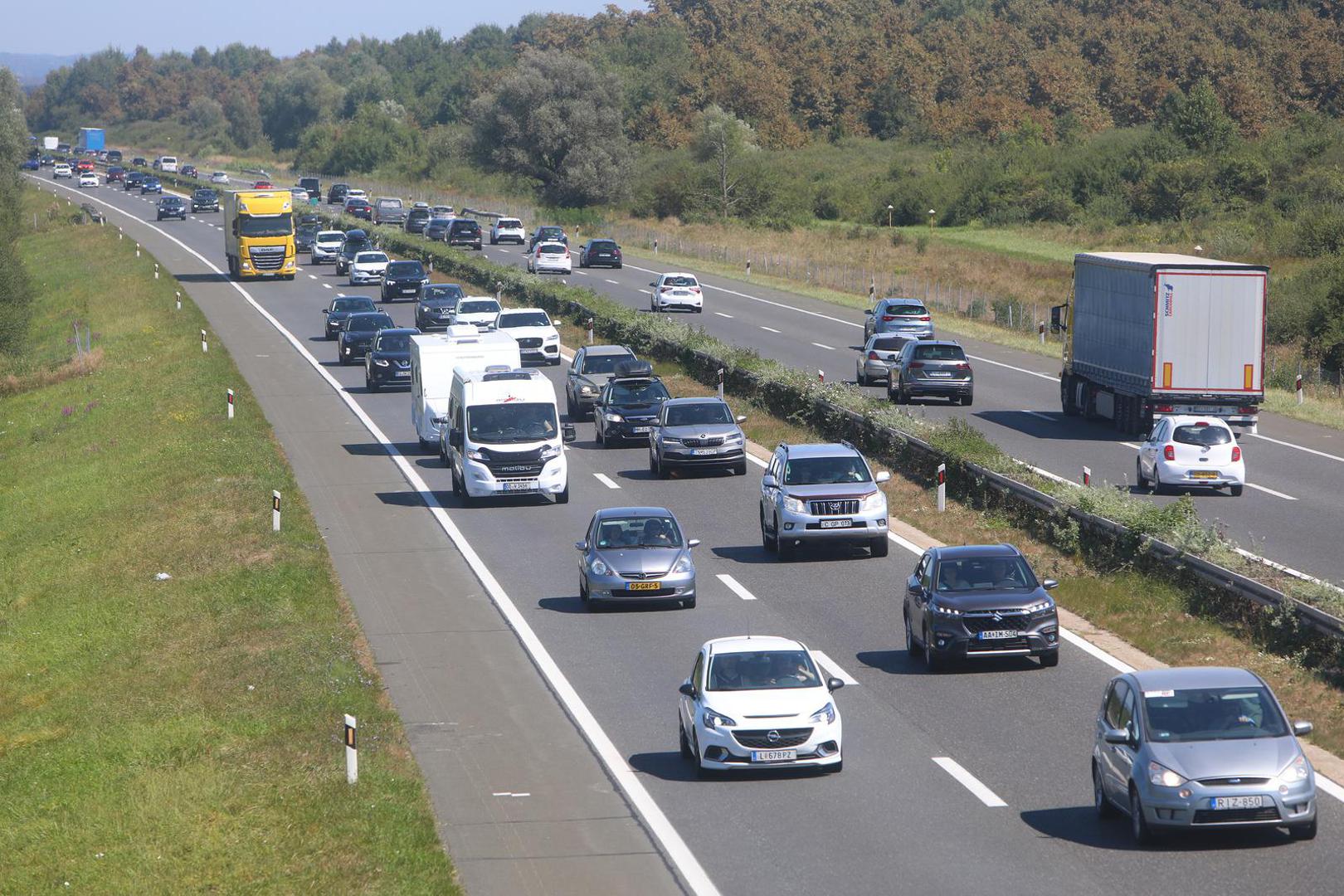 Čeka se i na ulazak u zemlju na gotovo svim graničnim prijelazima.