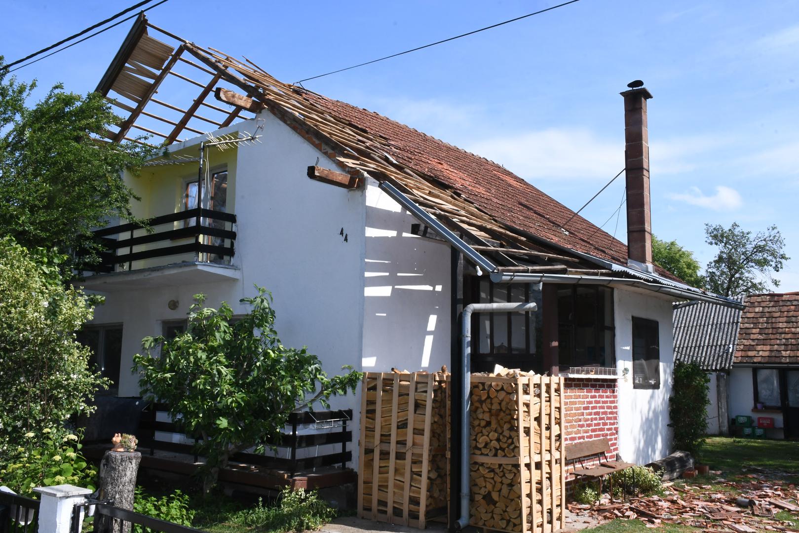 26.05.2022., Sela, Greda - Posljedice jucerasnjeg nevremena vidljive su na svakom koraku. Photo: Nikola Cutuk/PIXSELL Photo: Nikola Cutuk/PIXSELL