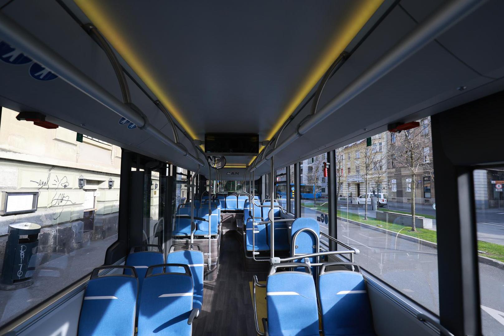 04.04.2023., Zagreb - Britanski trg. ZET testira elektricni autobus na liniji 138 za Zelengaj. Photo: Sanjin Strukic/PIXSELL