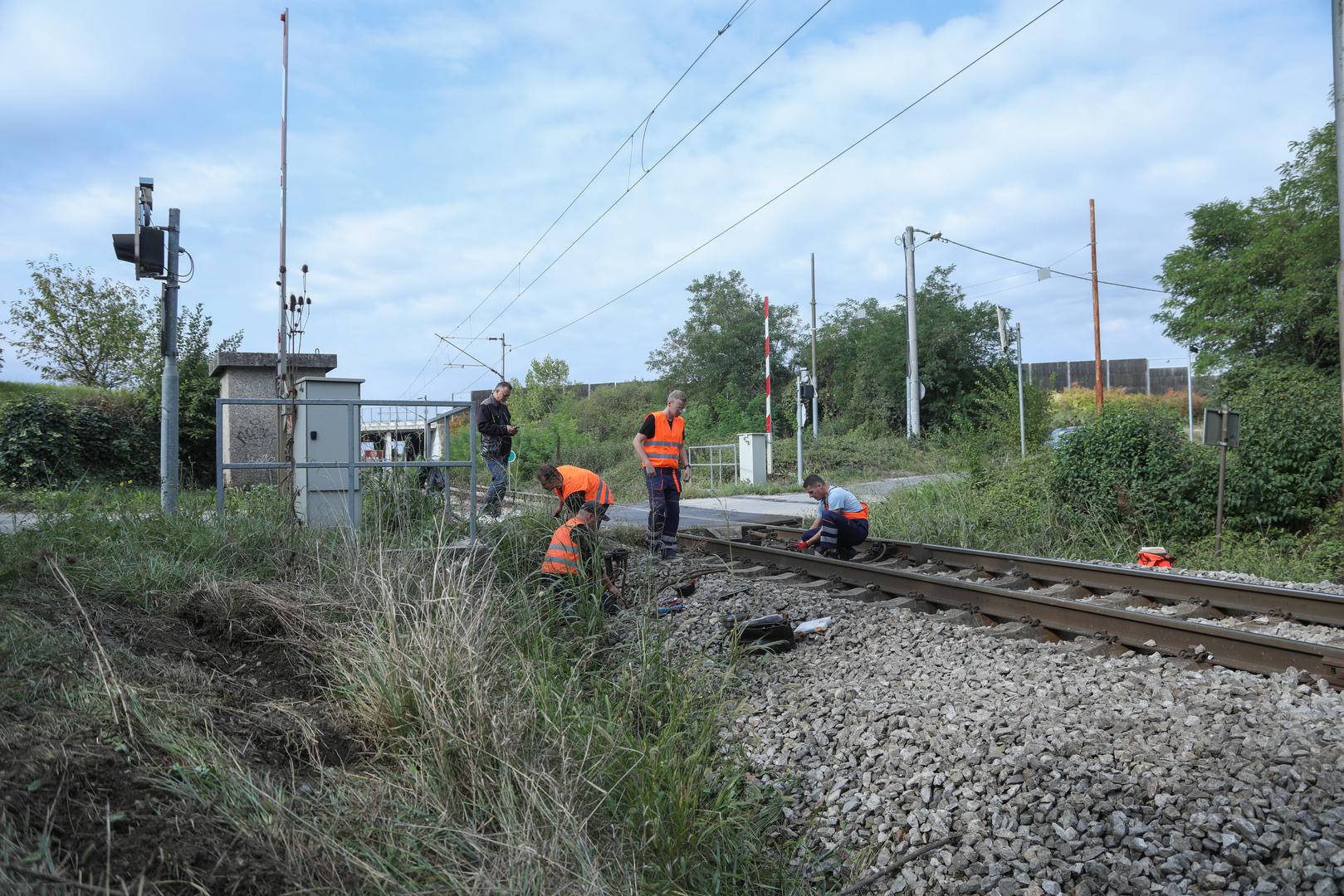 20.9.2024., Demerje - Zeljeznicki prijelaz za automobile gdje se sinoc oko 2 sata ujutro dogodila prometna nesreca u kojoj su sudjelovali osobni automobil te vlak. Photo: Luka Batelic/PIXSELL