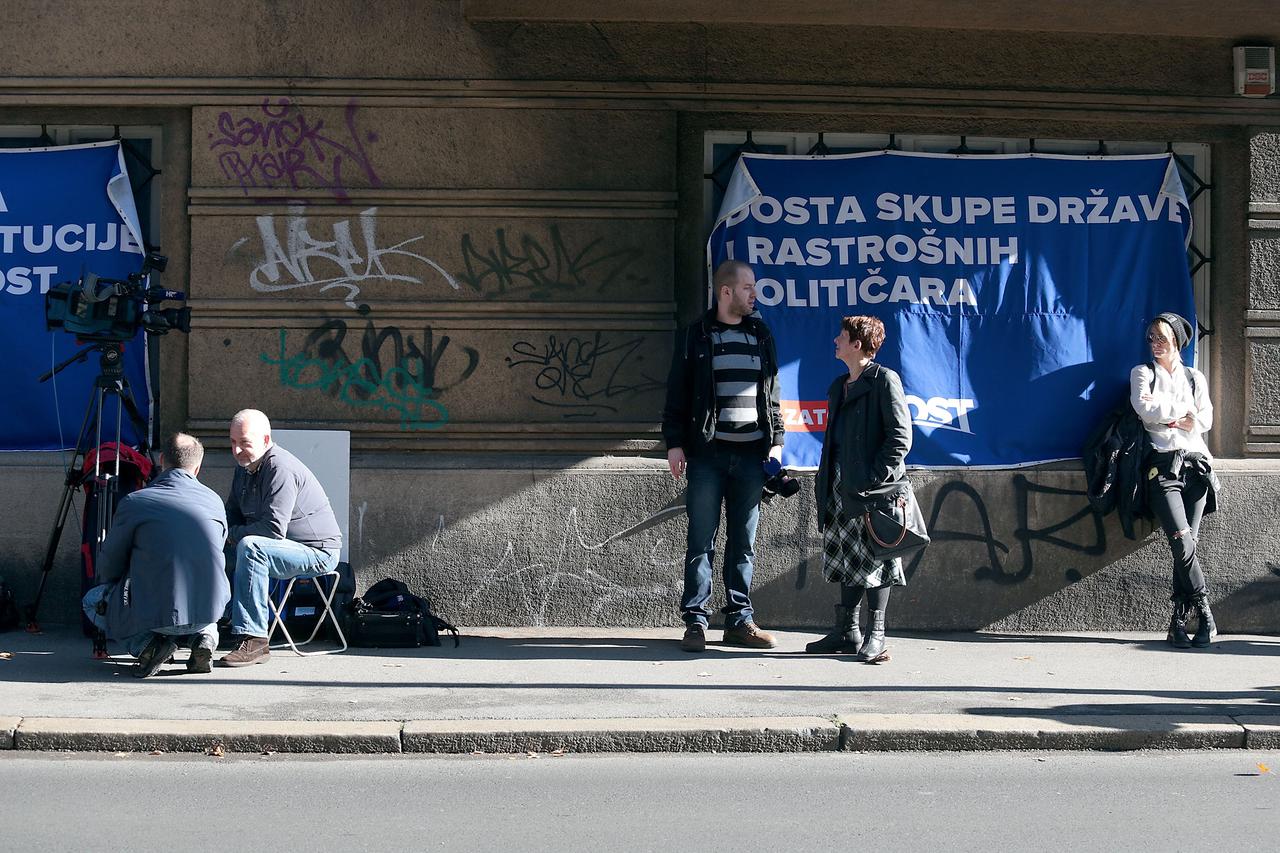 11.11.2015., Zagreb - U sredisnjici MOST-a nezavisnih lista u Smiciklasovoj ulici odrzao se sastanak kojem su nazocili svi clanovi MOST-a.  Photo: Patrik Macek/PIXSELL