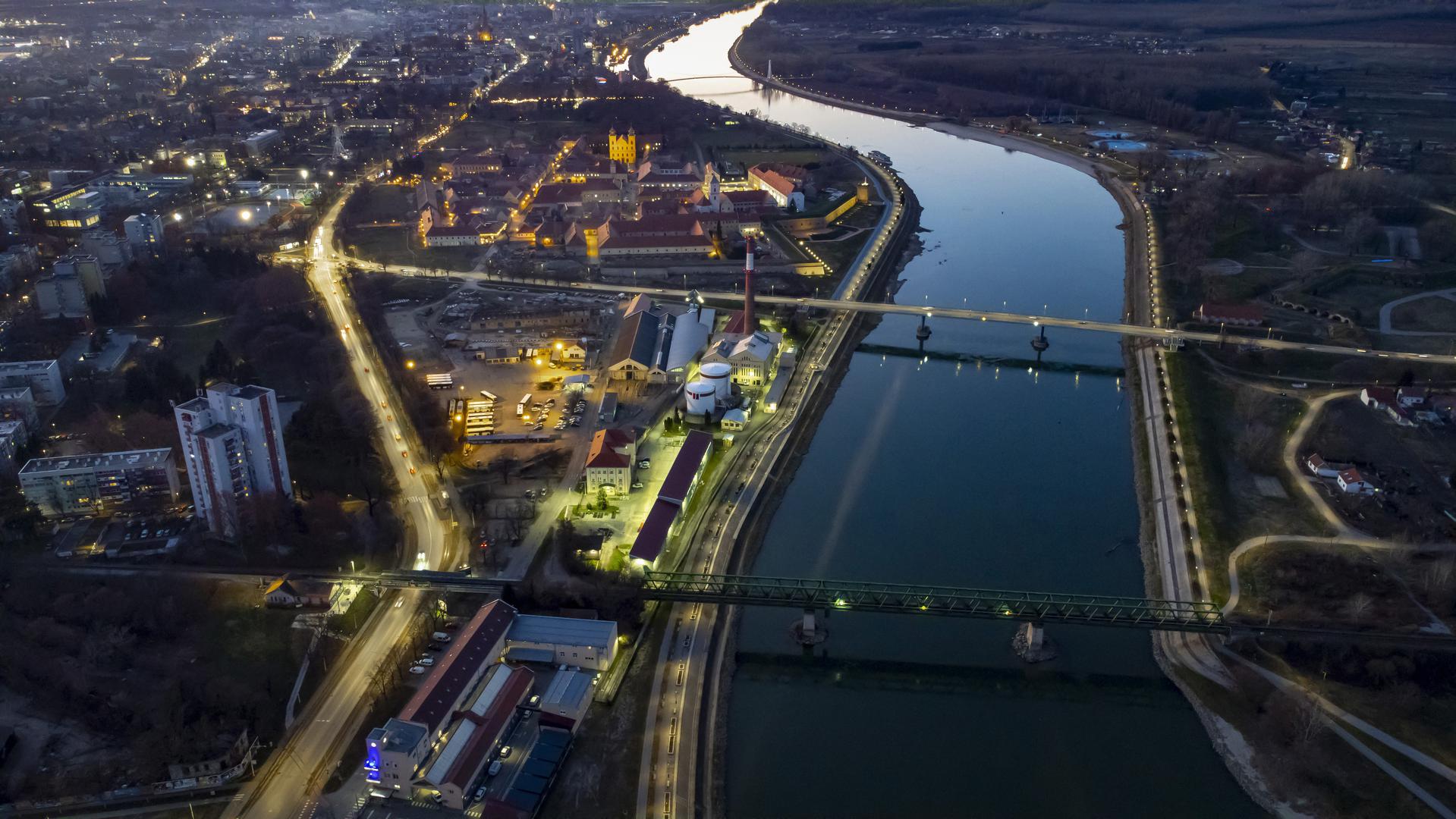 Osječko-baranjska županija - 4.155 kilometara četvornih i 258.026 stanovnika.