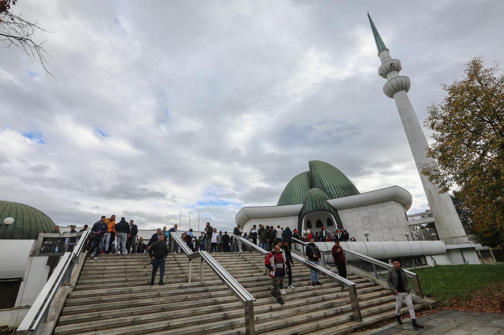 27.10.2023., Zagreb - U Islamskom centru u Zagrebu, sredisnjoj dzamiji Mesihata Islamske zajednice u Hrvatskoj, nakon podnevne molitve, odrzan je prosvjed i potpora palestinskom narodu i odrzana molitva za poginule u ratu s Izraelom. Photo: Robert Anic/PIXSELL