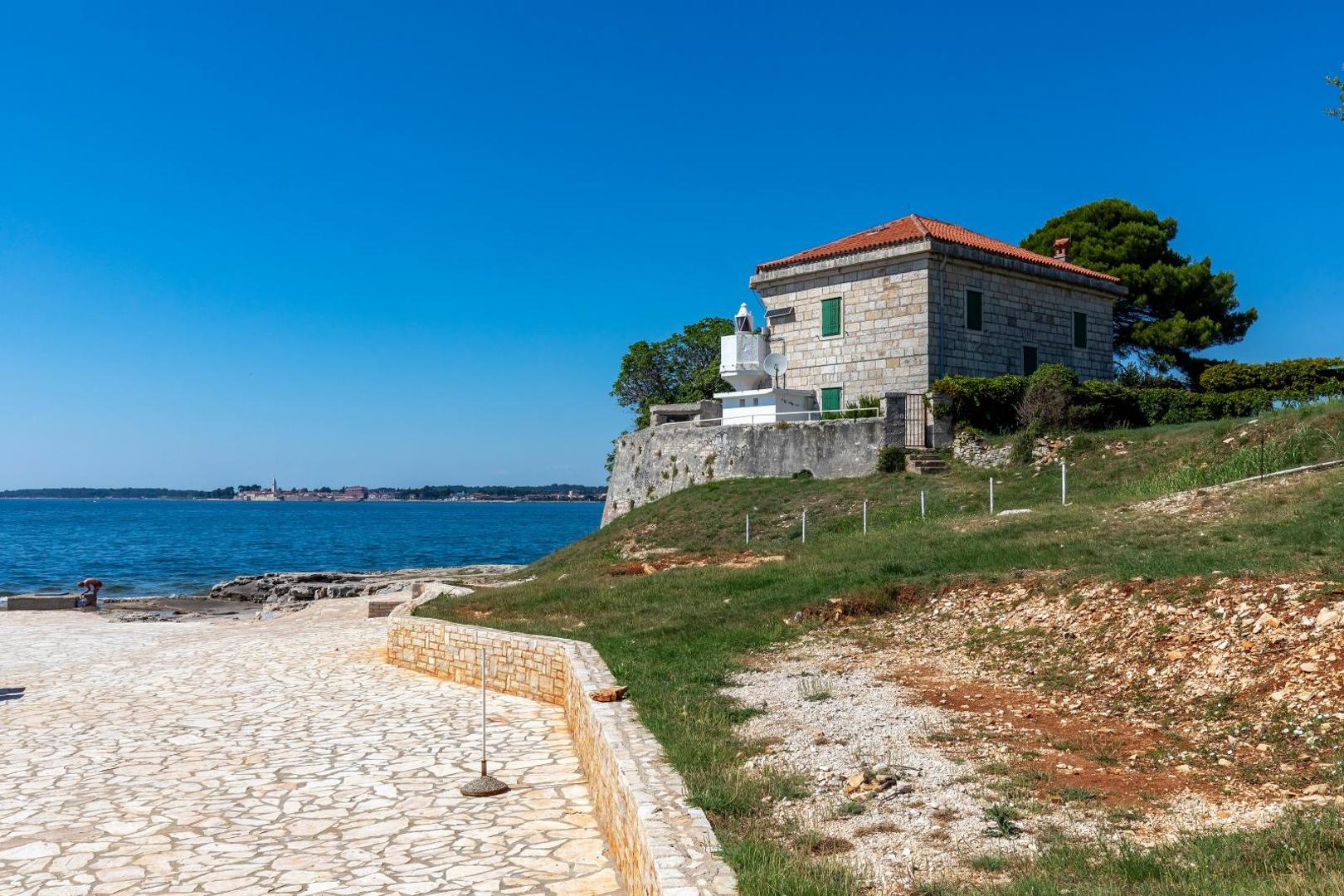 06.07.2020.., Novigrad - 
Novigrad u Istri.  Na fotografiji svjetionik na Rt Zub.
Photo: Srecko Niketic/PIXSELL