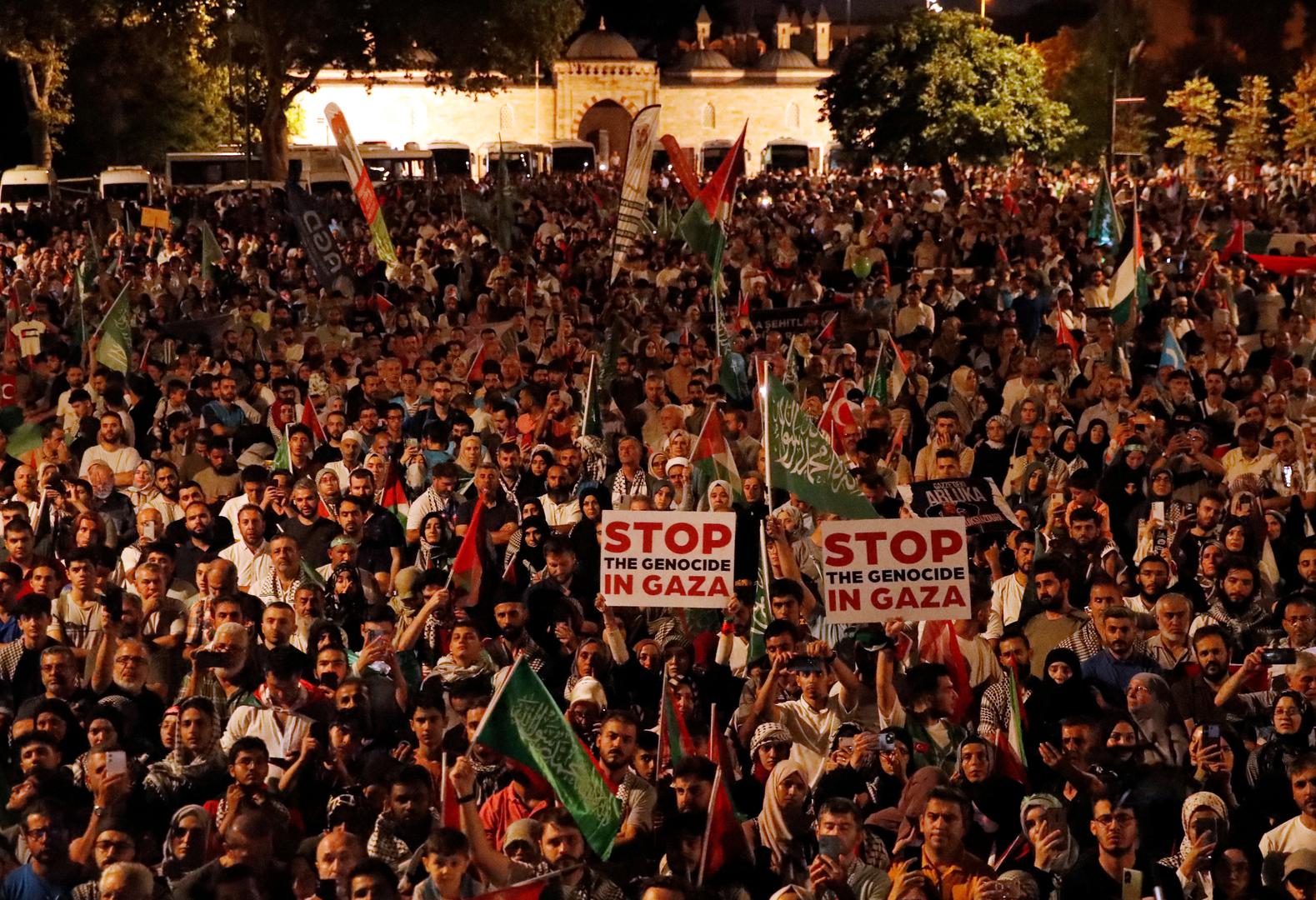 Pro-Palestinian demonstrators take part in a rally to protest the assassination of Hamas leader Ismail Haniyeh in Iran, in Istanbul, Turkey July 31, 2024. REUTERS/Dilara Senkaya Photo: DILARA SENKAYA/REUTERS