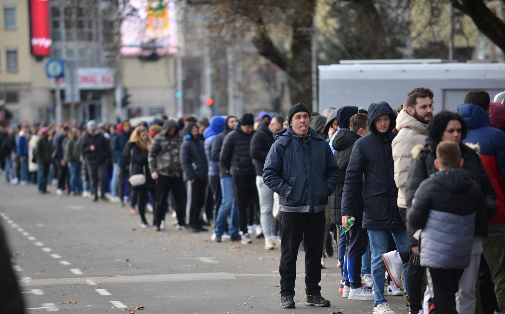 16.12.2023., Maksimir stadion, Zagreb - Guzva za kupnju karata najveceg hrvatskog derbija Dinama i Hajduka. Photo: Josip Mikacic/PIXSELL