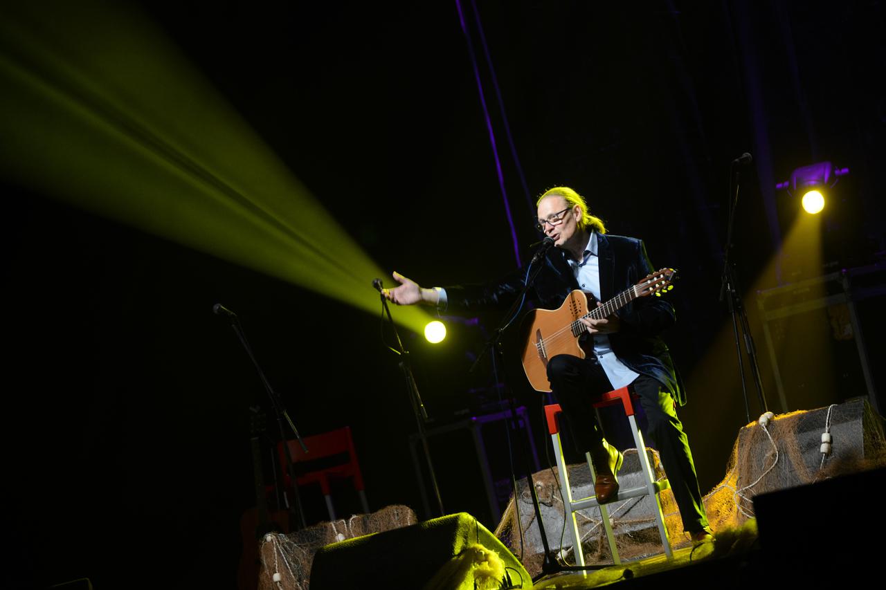 07.03.2015. Arena, Varazdin - Povodom Dana zena odrzan je gala koncert u prepunoj varazdinskoj Areni. Klapa Cambi nastupila je s tri nova tenora, a varazdinska publika pjevala je najvece dalmatinske hitove uz bok klapama Cambi i Intrade i gostom Tediem Sp