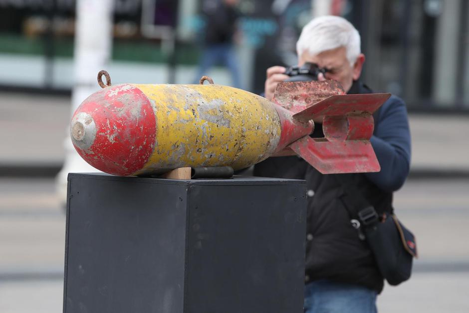 Zagreb: Neobičan prizor zatekao Zagrepčane na uskrsno jutro na Trgu bana Jelačića