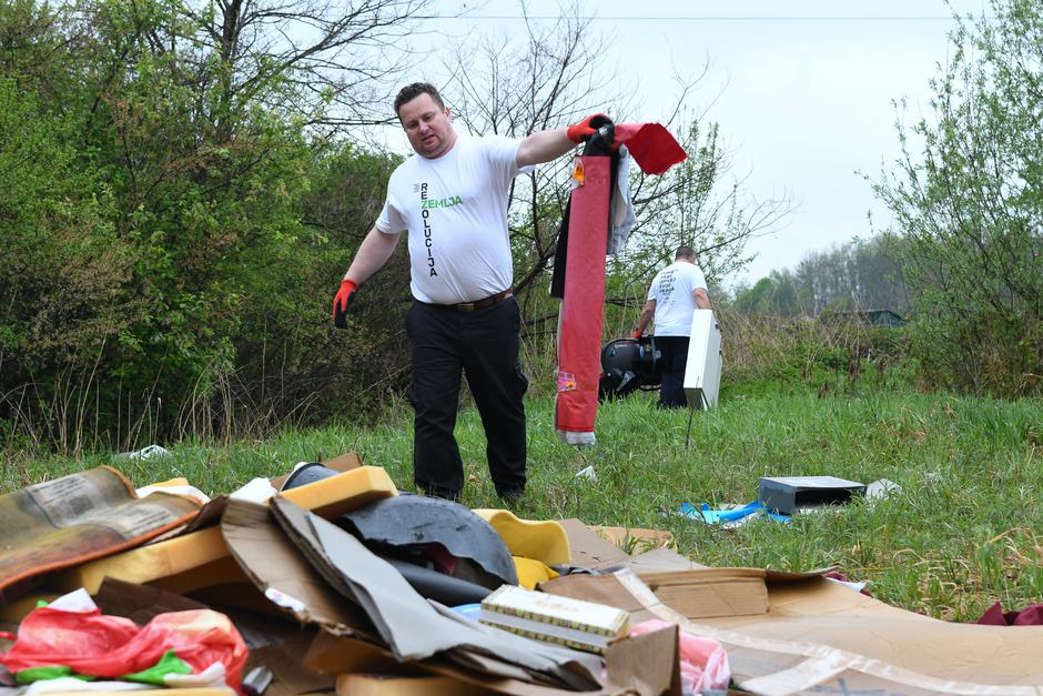 Večernjakova akcija čišćenja u sklopu projekta "Rezolucija Zemlja" kod Karlovca