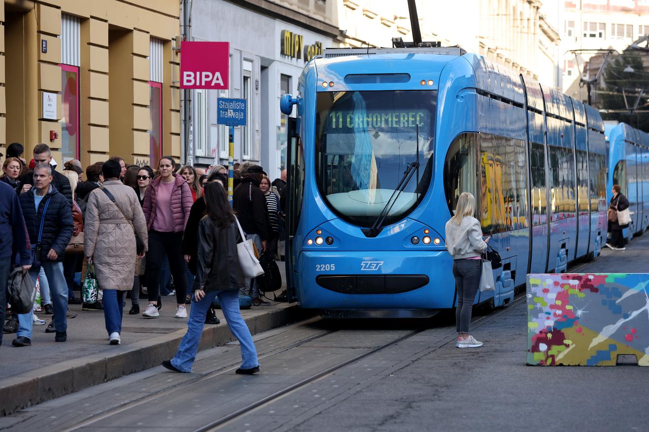 Zagreb. Zbog zastoja "jedanaestice" u Draškovićevoj u smjeru juga stvaraju se velike gužve