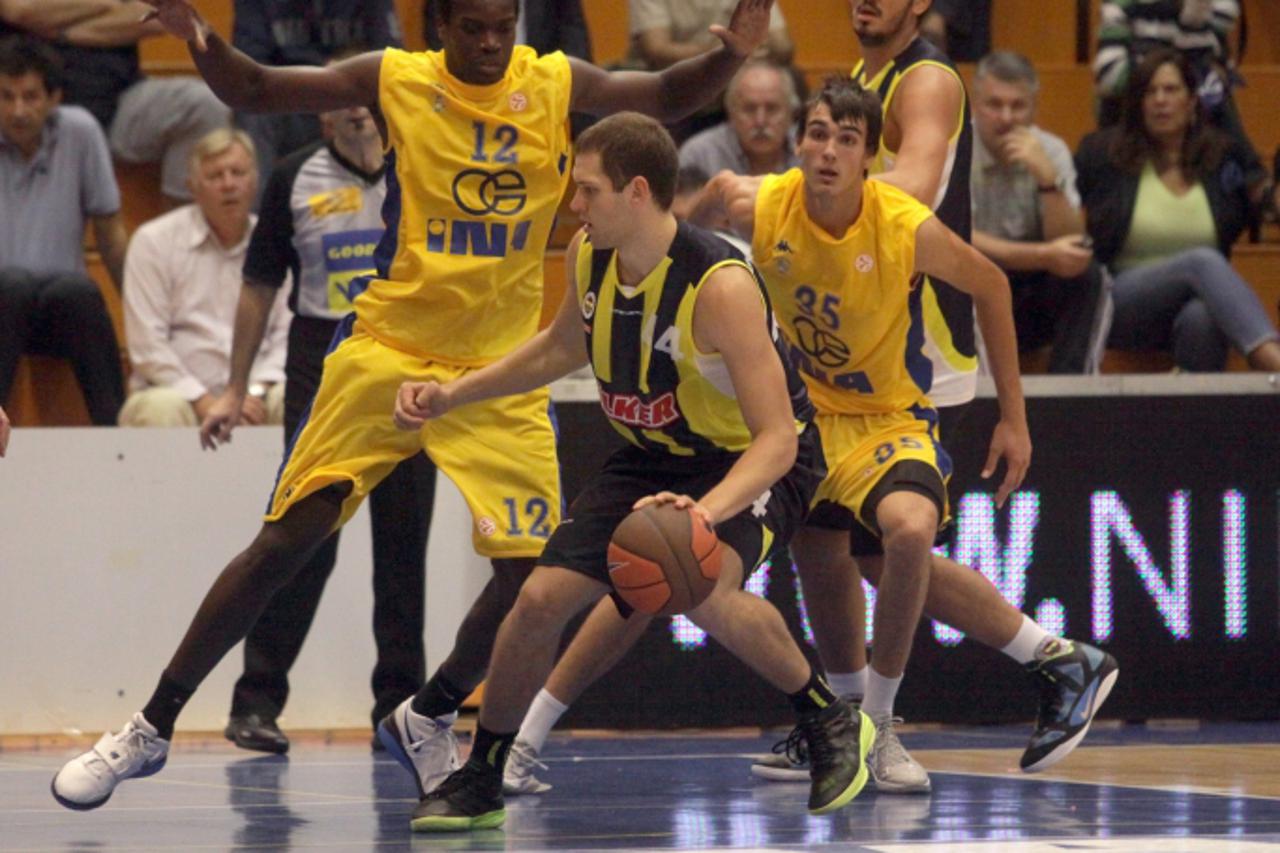 '27.09.2011., Zagreb - U dvorani Trnsko odigrana kosarkaska utakmica KK Zagreb protiv VS Fenerbahce Ulker, Dario Saric, Papa Dia, Roko Leni Ukic.    Photo: Zarko Basic/PIXSELL'