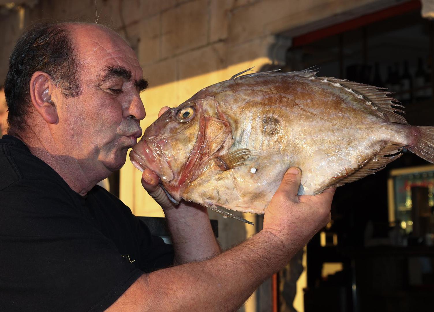 23.09.2023., Hvar - Hvarski ribar poznatog restorana Gariful, Dinko Petricevic zvani Mijo, odusevljava  brojne pratitelje svojim videima na drustvenim mrezama, koja ne snima on, vec njegov sef Ivan Gospodnetic i kolege mu. Photo: Ivana Ivanovic/PIXSELL