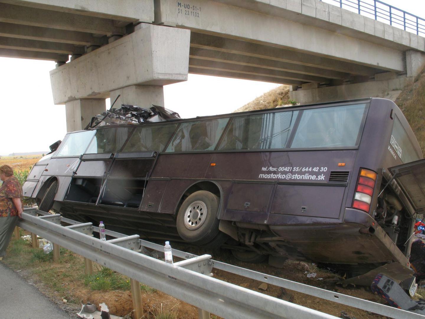 Istragom je utvrđeno da je do nesreće došlo kada je vozač autobusa zaspao.