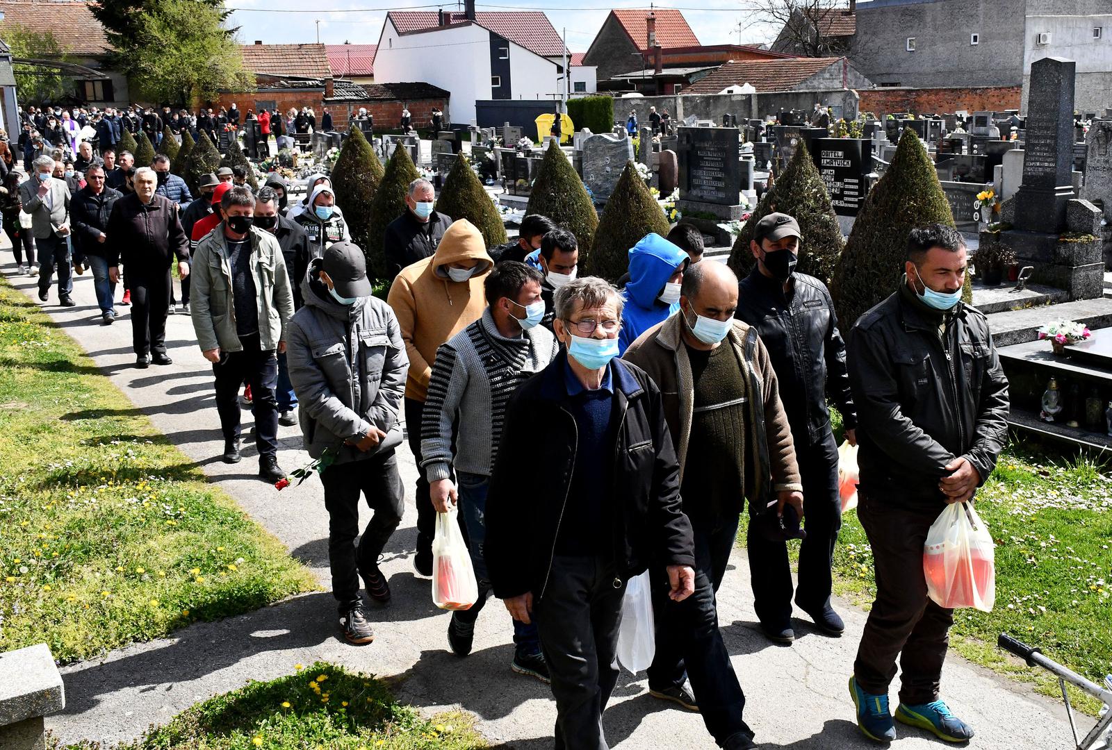 08.04.2021., Nova Gradiska - Pogreb 2.5-godisnje djevojcice Nikoll na gradskom groblju u Novoj Gradiski. Photo: Ivica Galovic/PIXSELL