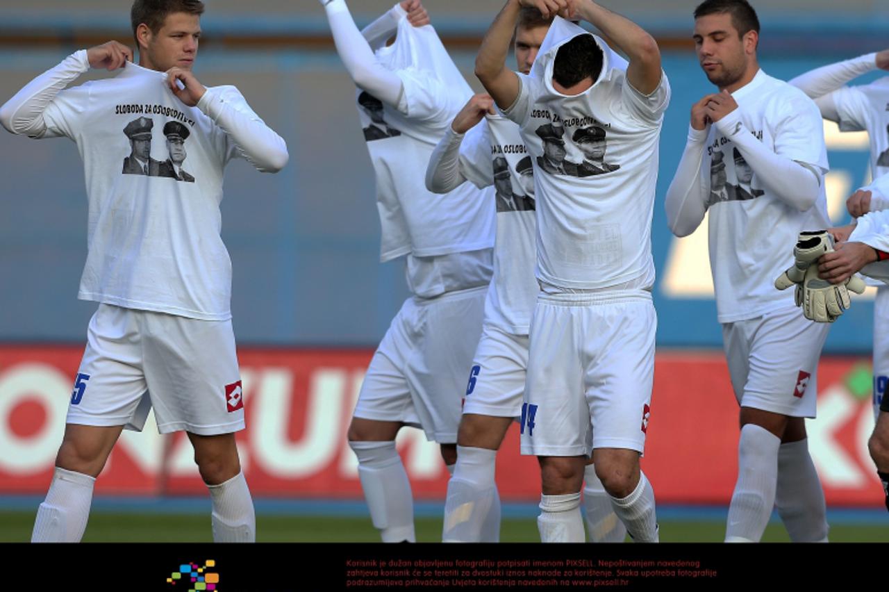 '17.11.2012., stadion u Maksimiru, Zagreb - MAXtv 1. HNL, 16. kolo, Dinamo Zagreb - NK Zadar. Igraci Zadra sa majicama podrske generalima koje su skinuli neposredno prije utakmice. Photo: Jurica Galoi