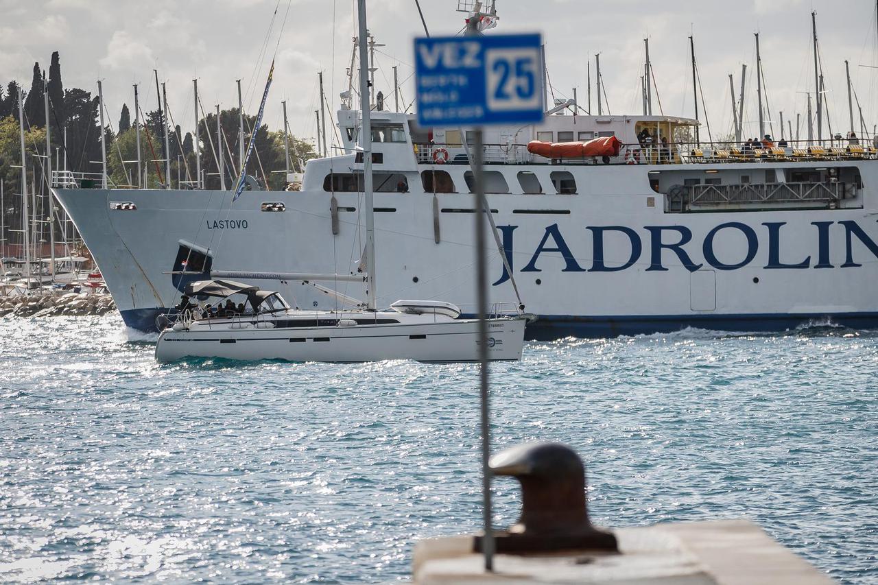 Split: Trajekt Lastovo isplovio je u 17h prema Vela Luci i Lastovu