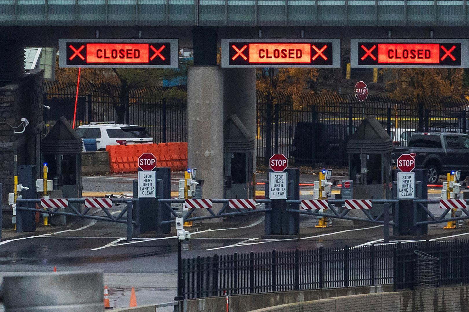 An empty Rainbow Bridge that is closed to traffic after an incident at the U.S. border crossing with Canada, as seen from Niagara Falls, Ontario, Canada November 22, 2023.  REUTERS/Tara Walton Photo: Tara Walton/REUTERS