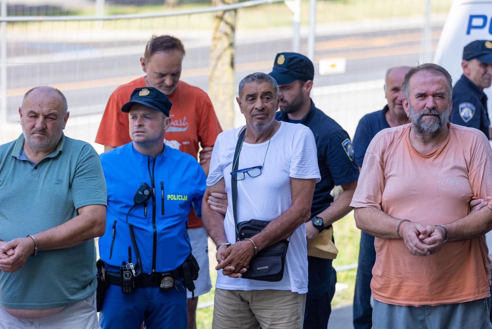 11.07.2024., Osijek - Zupanijski sud, Privodjenje petorice uhicenih, osumnjicenih za ratni zlocin sucu istrage. Photo: Davor Javorovic/PIXSELL