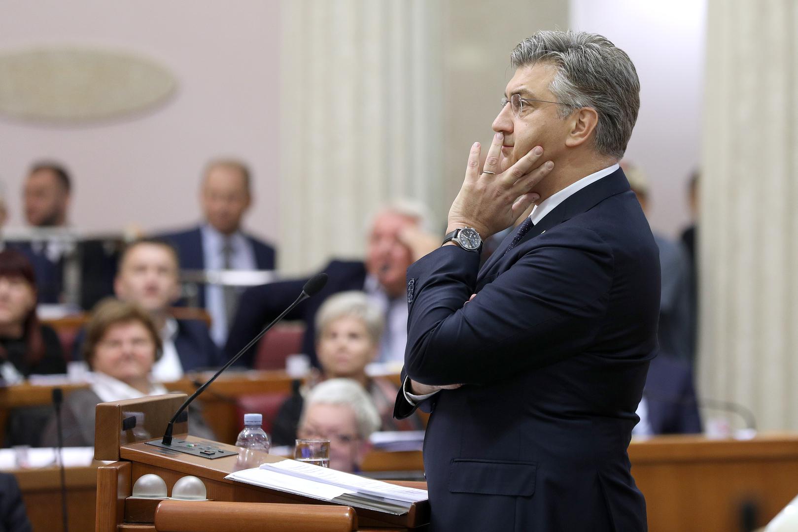 24.10.2023., Zagreb - Premijer Andrej Plenkovic dosao je u Sabor i u nastavku sjednice podnosi godisnje izvjesce Vlade Republike Hrvatske.  Zastupnici lupanjem iskazuju nezadovoljstvo. Photo: Patrik Macek/PIXSELL