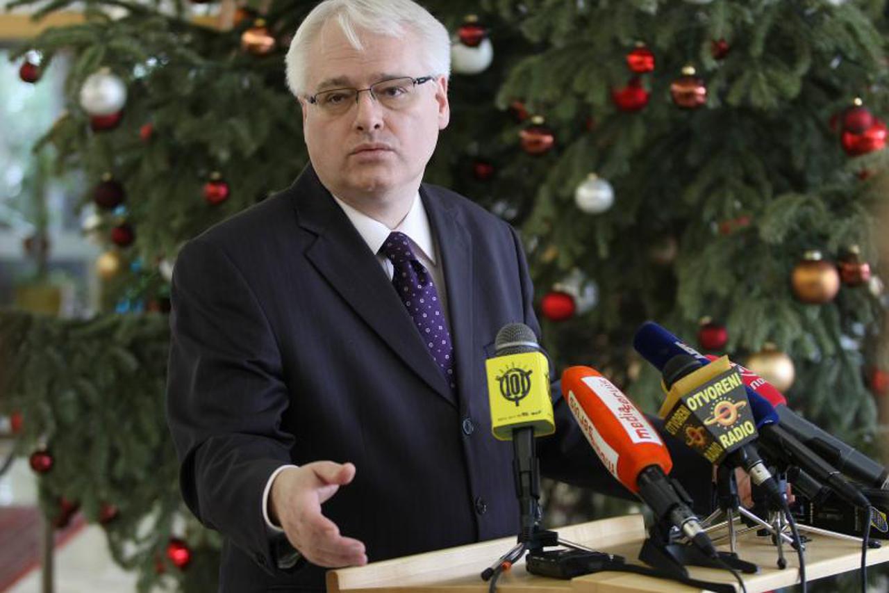 Predsjenik Josipović na kavi s građanima (1)