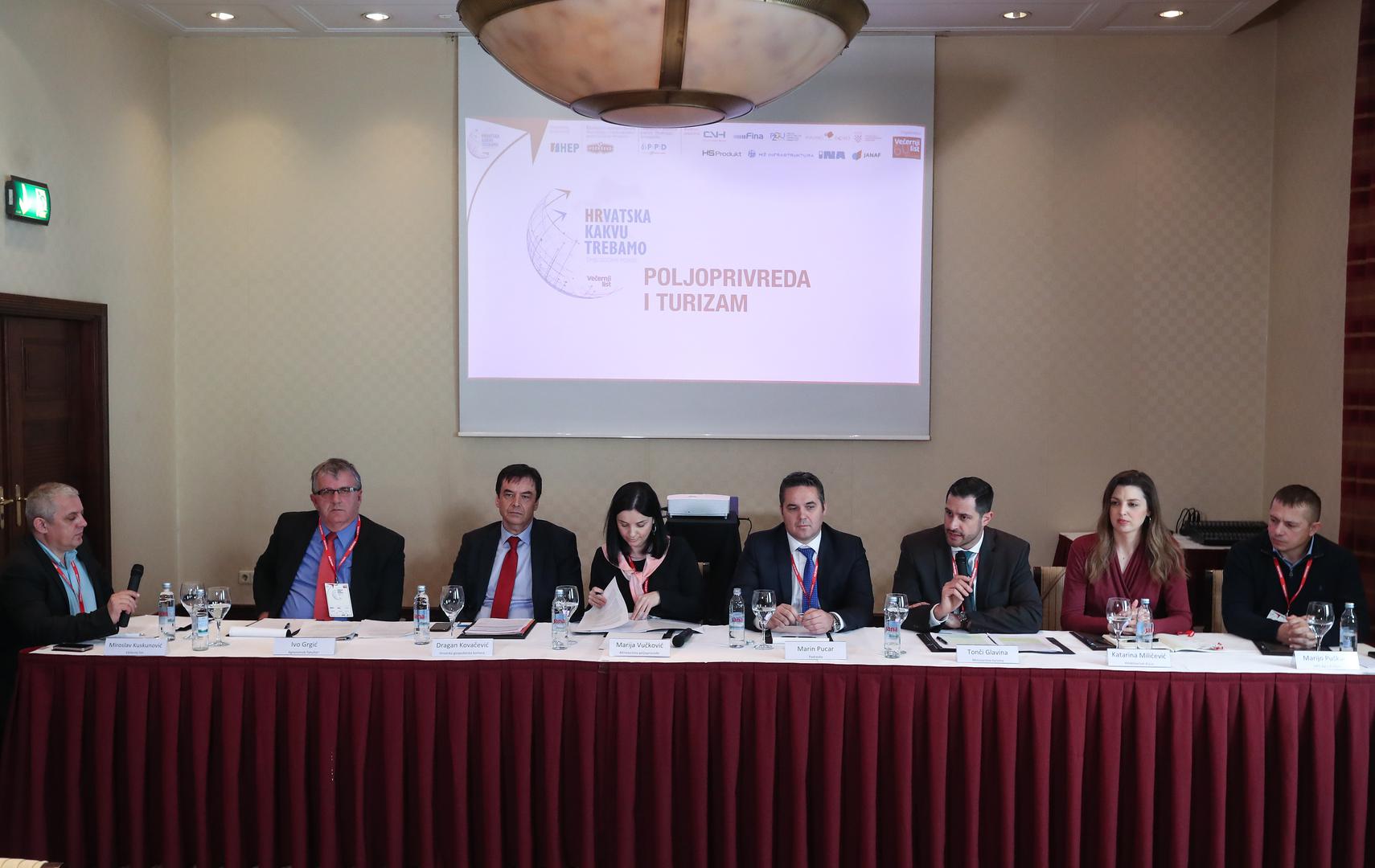 Miroslav Kuskunović (moderator i urednik Agrobiza), profesor na Agronomskom fakultetu Ivo Grgić, potpredsjednik HGK Dragan Kovačević, državna tajnica u Ministarstvu poljoprivrede Marija Vučković, predsjednik uprave Podravke Marin Pucar, državni tajnik u Ministarstvu turizma Tonči Glavina, direktorica thinktourisma Katarina Miličević i dobitnik nagrade OPG Zlata vrijedan Marijo Puškarić