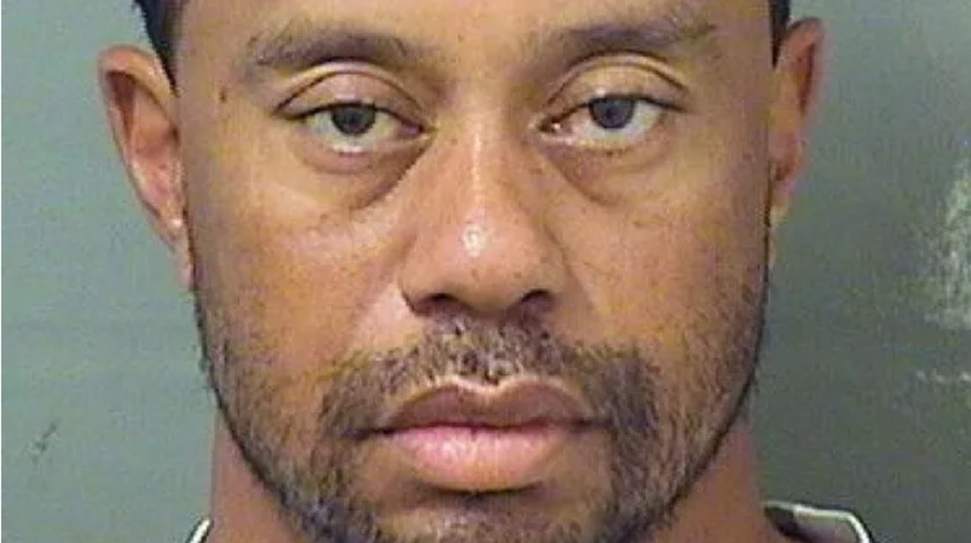 Tiger Woods - Golfer je uhićen 2017. na Floridi zbog vožnje pod utjecajem. Policija ga je pronašla onesviještenog u njegovom Mercedesu, a u organizmu su mu pronađeni kanabis i lijekovi na recept. 