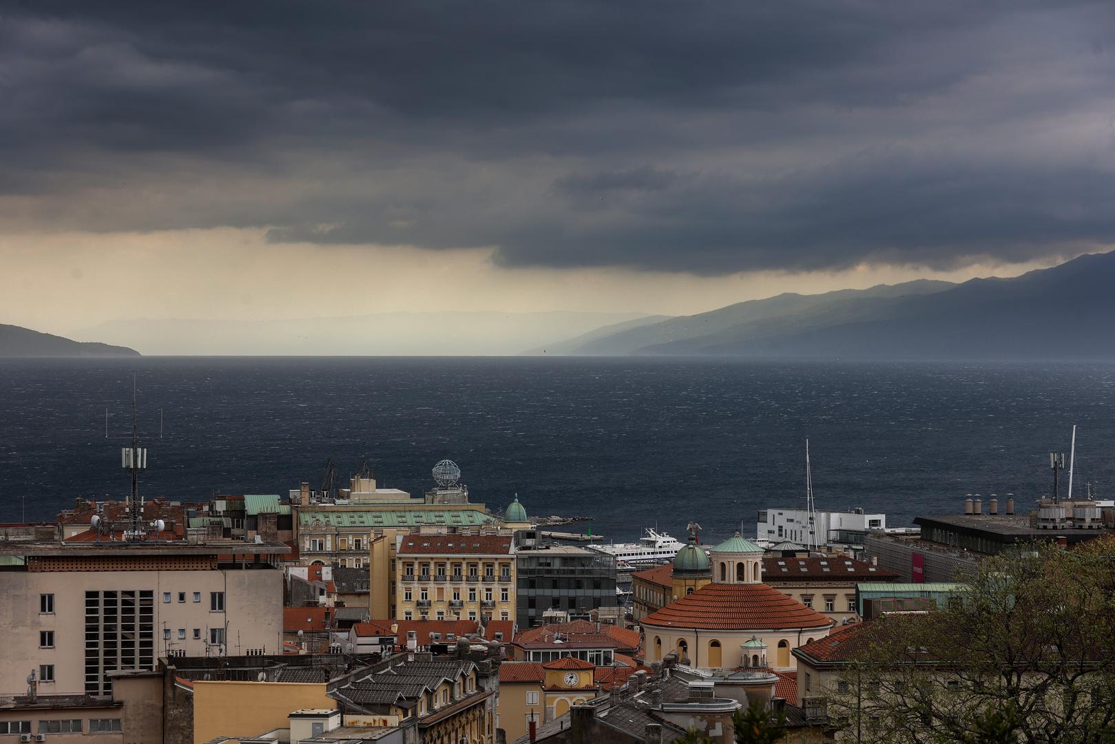 16.4.2024.., Rijeka - Olujni udari vjetra na rijeckom podrucju. Photo: Nel Pavletic/PIXSELL