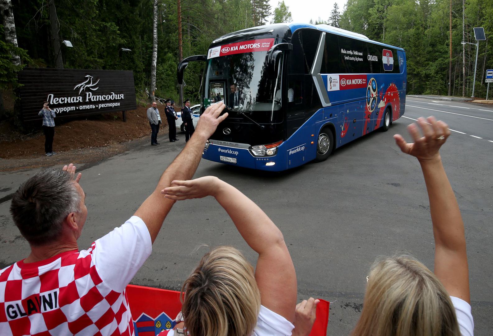 U samom resortu nalazi se i sportski kamp - teniski i košarkaški tereni, a na samom jezeru i lijepa pješčana plaža. Riječ je i o jednom od najskupljih mjesta u samoj regiji