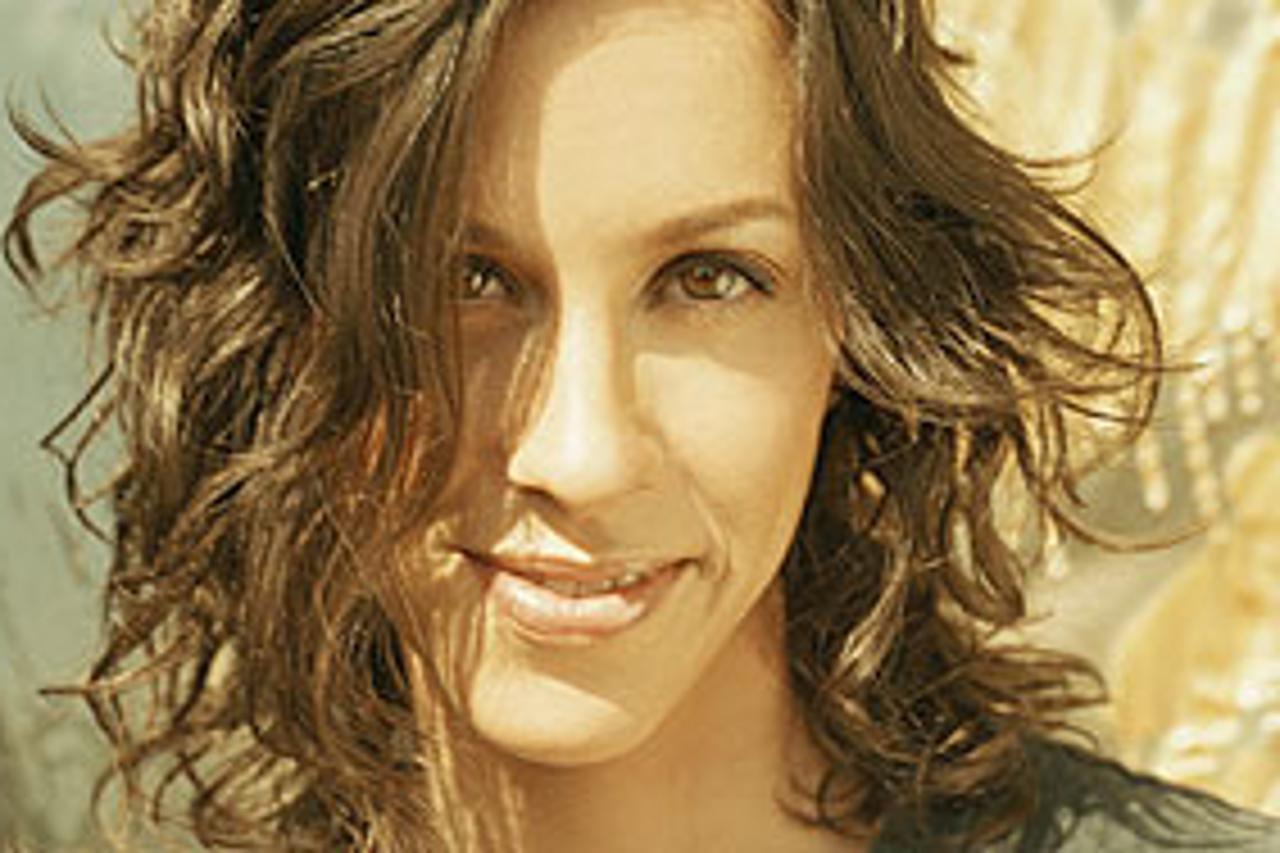 alanis-311.jpg